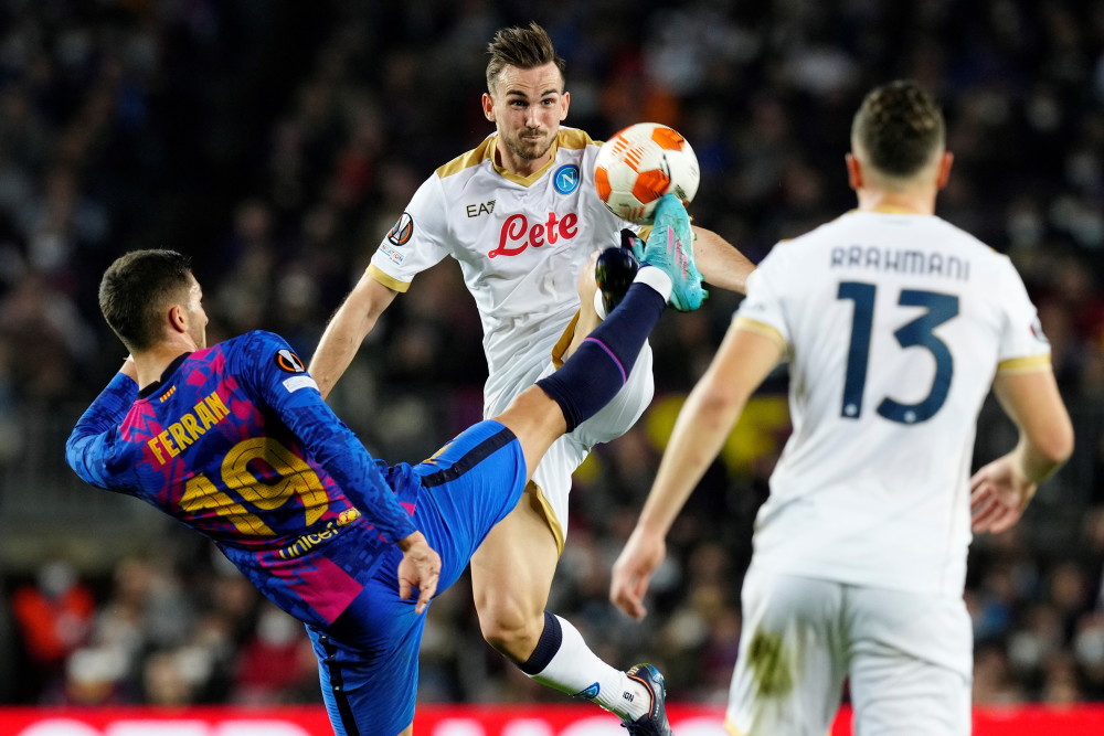 爱游戏在线-哥伦比亚横扫那不勒斯，费兰·托雷斯高光表现