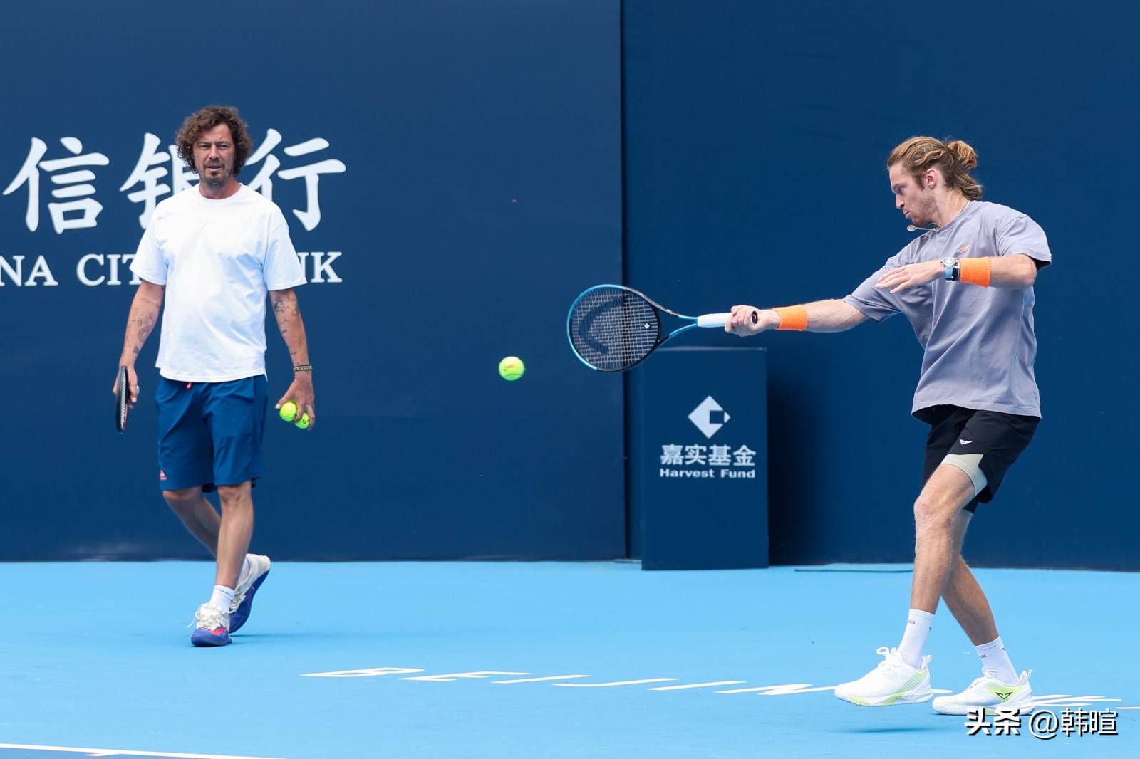 蒙特卡洛大师赛翻盘美网，兹维列夫带队取胜