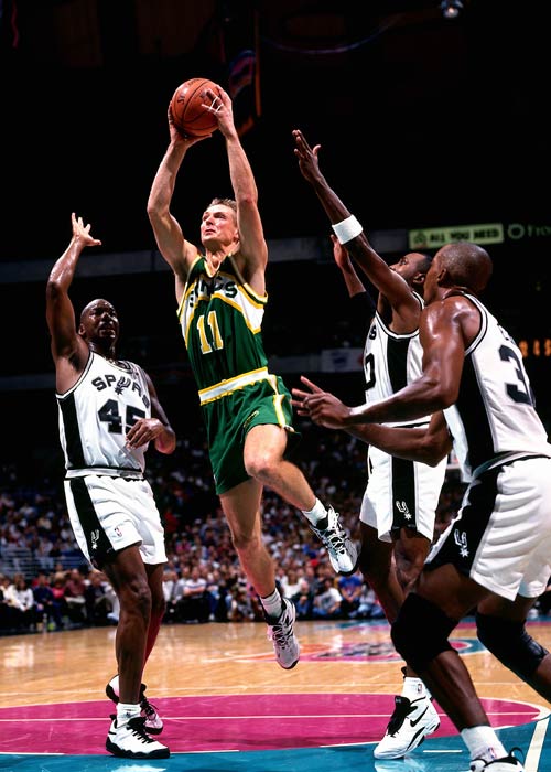 波兰队轻取德国队，马龙点燃赛场