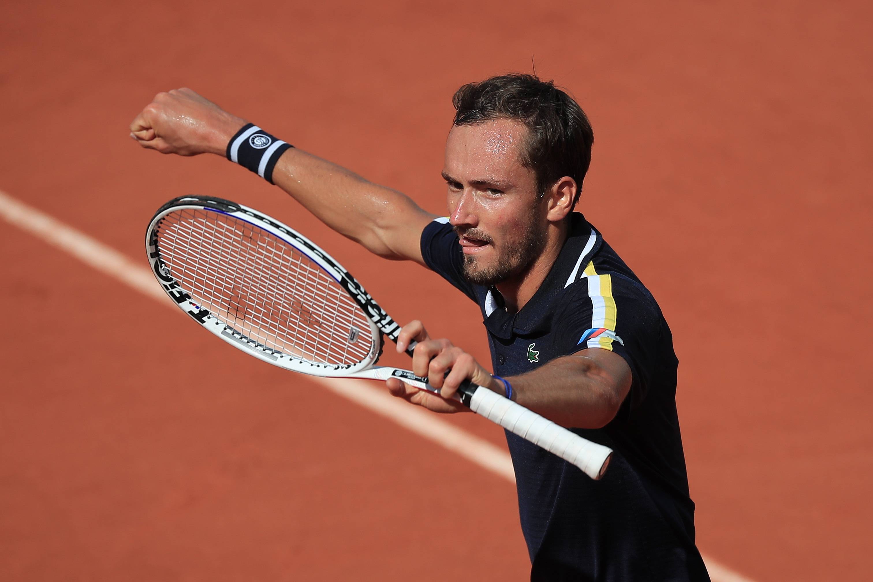 爱游戏-ATP总决赛绝杀法网，梅德韦杰夫高光表现