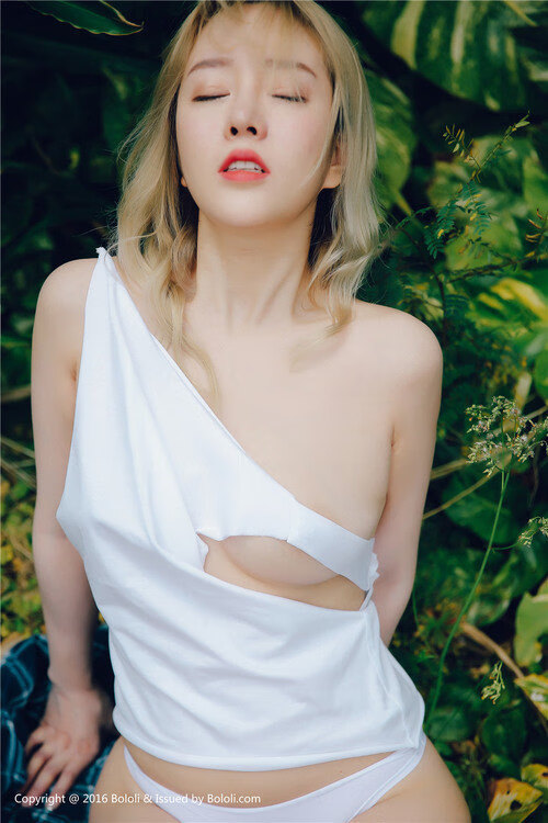 南美狂想曲遇见北欧战吼,当冰与火在绿茵上交锋,莱万如何在焦点战里赢球还是正名?