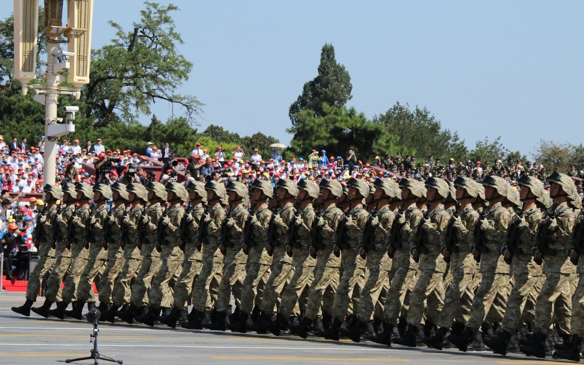 在伯纳乌的哨声中,他像防守禁区一样守护尊严