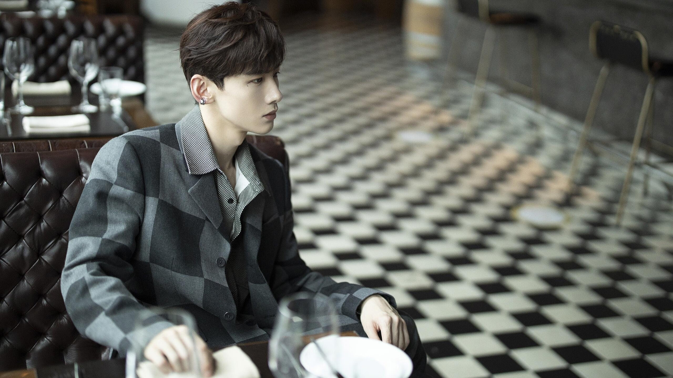 爱游戏官方入口-当东亚魔法撕裂钢铁森林，三笘薰如何用不可能的数据在巴黎铁幕上刻下裂痕