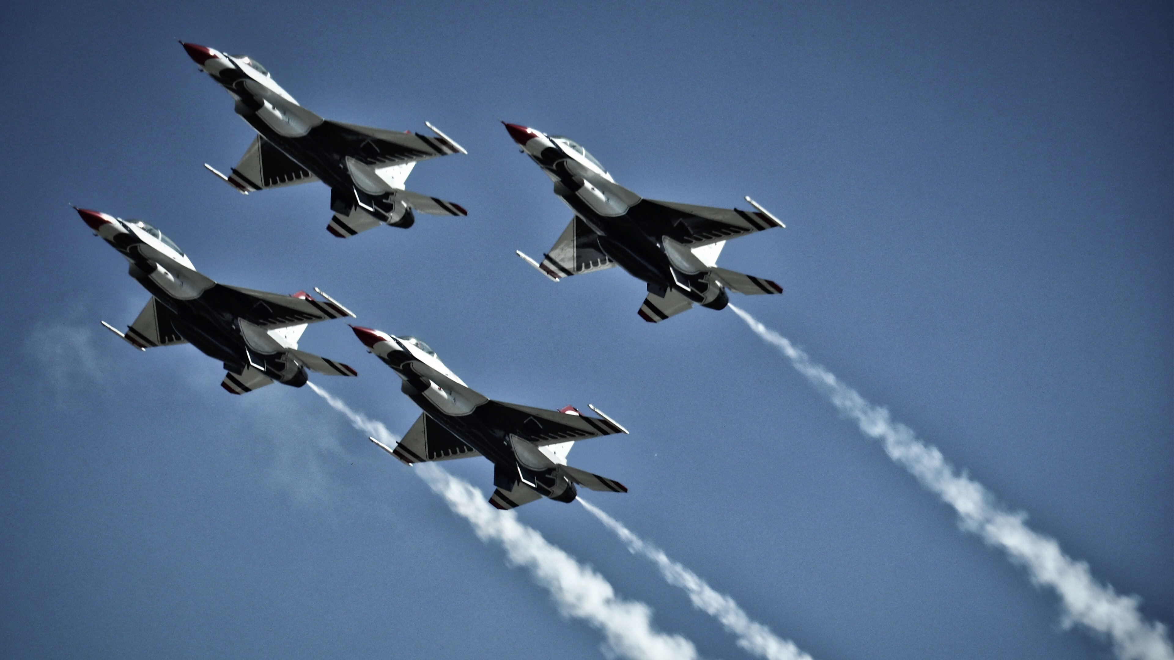 绿茵赛道双线告捷，足球与F1赛道上的中国智慧与北欧魔法