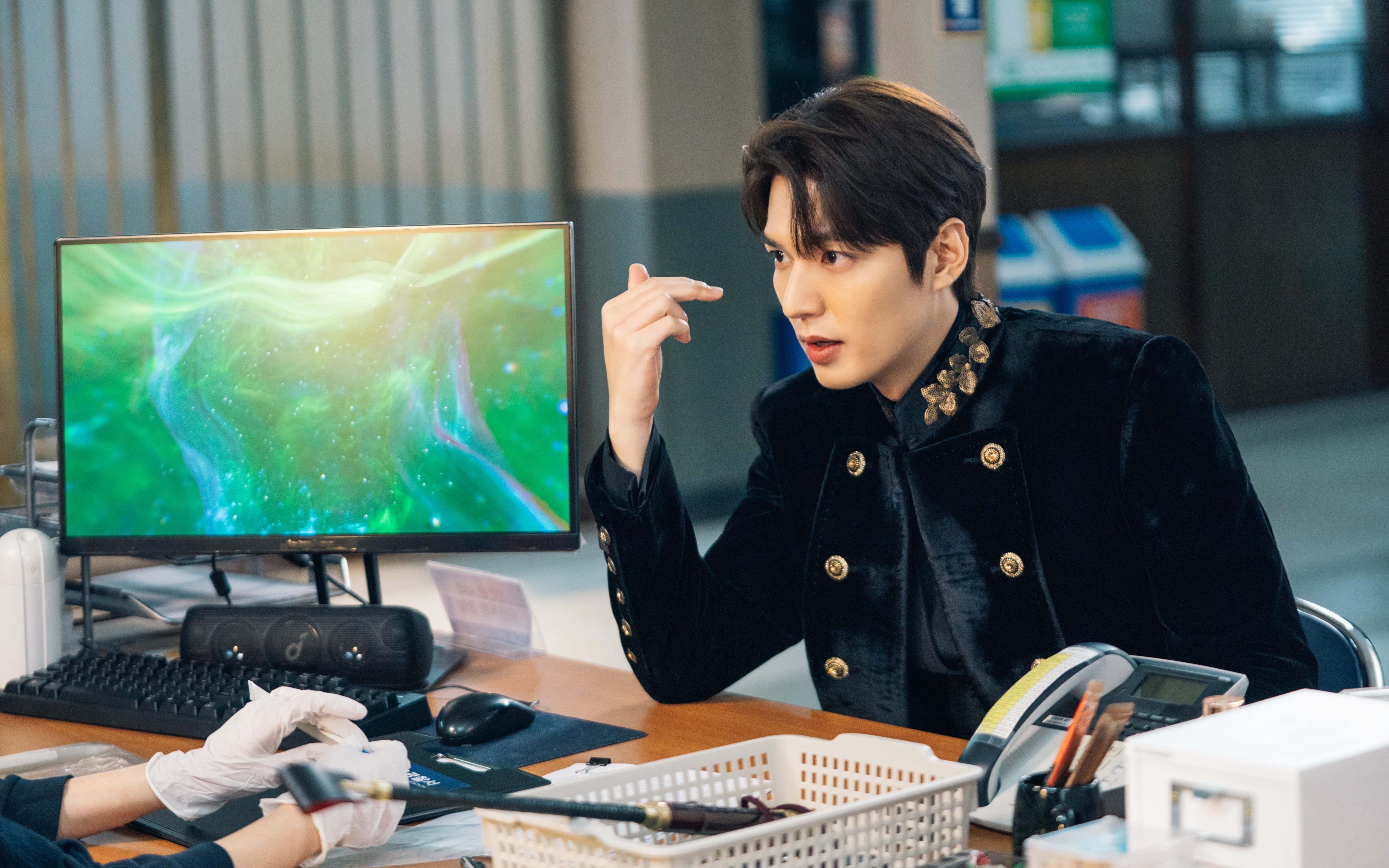 终场哨响前两秒，哈利伯顿用一记世纪之投书写山西篮球新历史