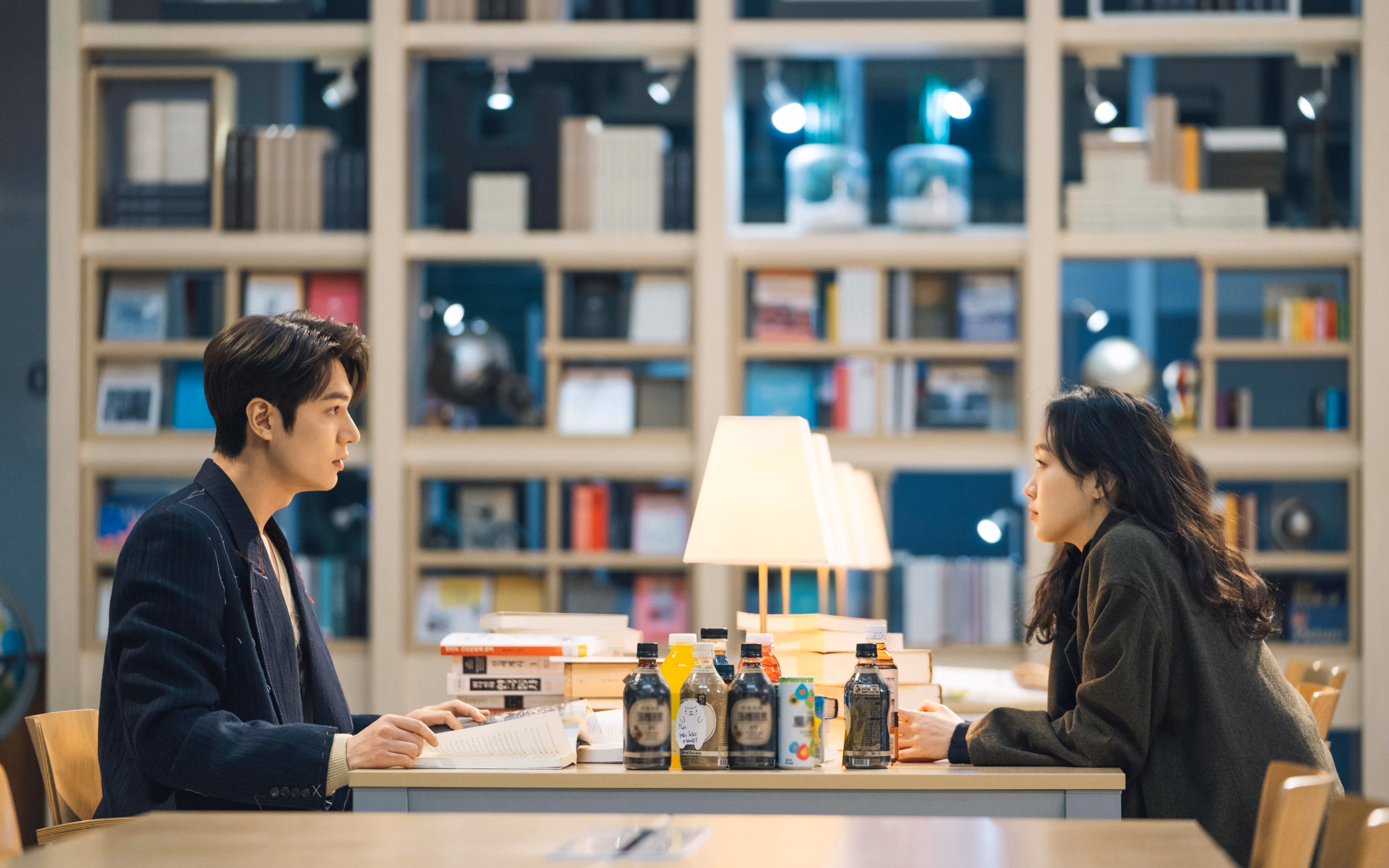 史诗奇幻对决，浓眉60+20统治赛场，勇士队跨洋击败十一冠王广东